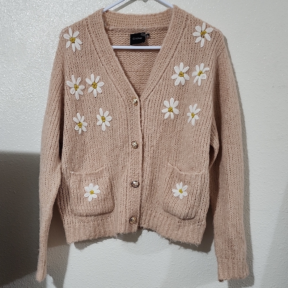 Cozy Beige Floral Appliqué Cardigan - Chicor